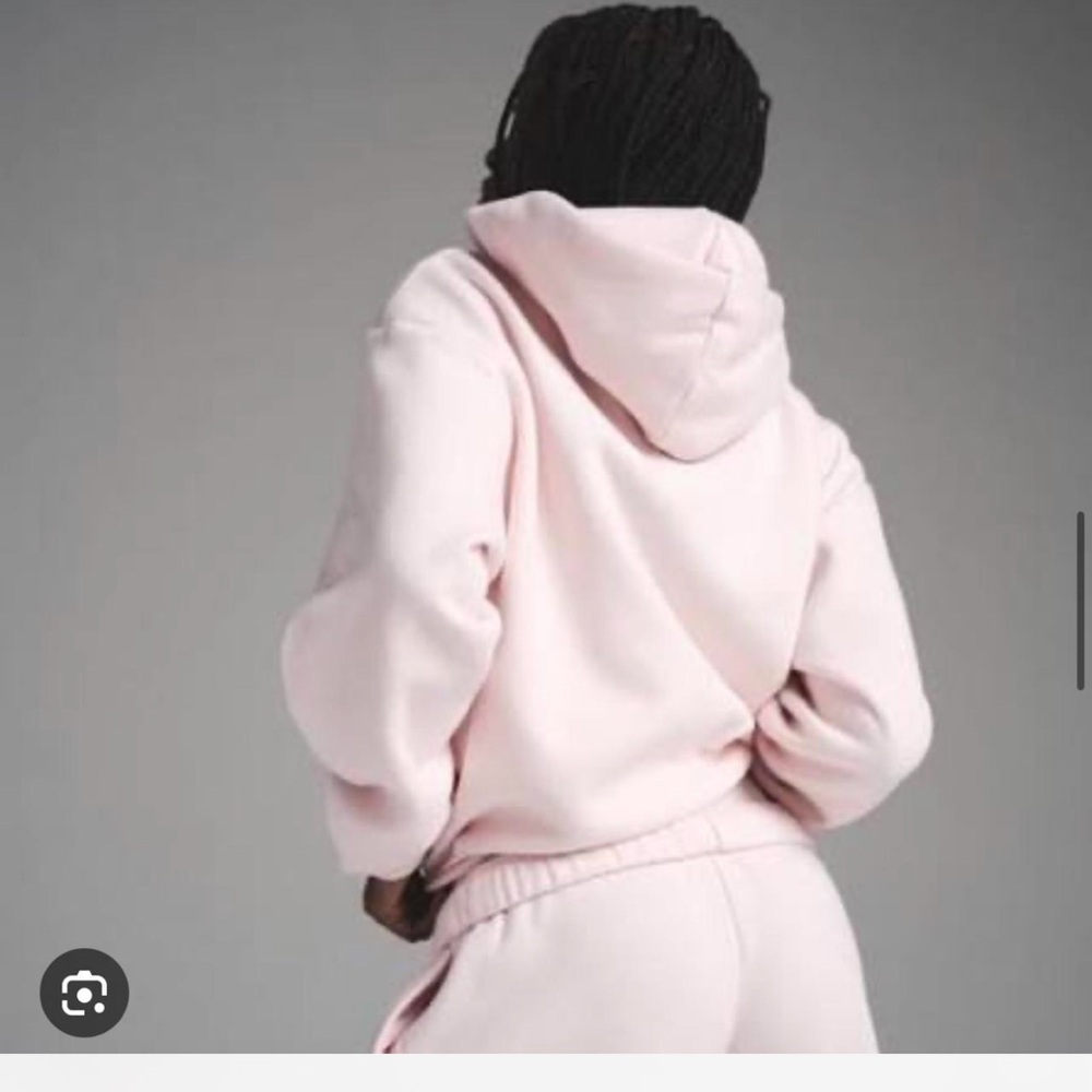 SKIMS HOODIE IN BARELY PINK - Picture 3 of 8